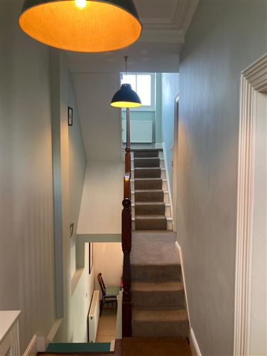 https://photos-a.propertyimages.ie/media/6/8/9/4996986/c3a9efa4-b2e5-4831-97c3-089ebe305ed6_l.jpg