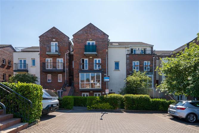 Photo 1 of 20 — 68 Blasket Square, Waterville, Blanchardstown, Dublin 15
