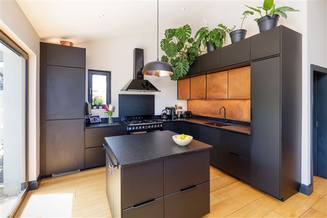 Hillcrest Cottage, 22 St Nessans Terrace, Howth, Co. Dublin
