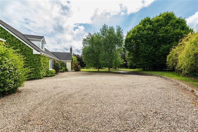 https://photos-a.propertyimages.ie/media/6/9/0/4954096/4422e14f-024f-40b0-82a4-2048f2957a9b_l.jpg