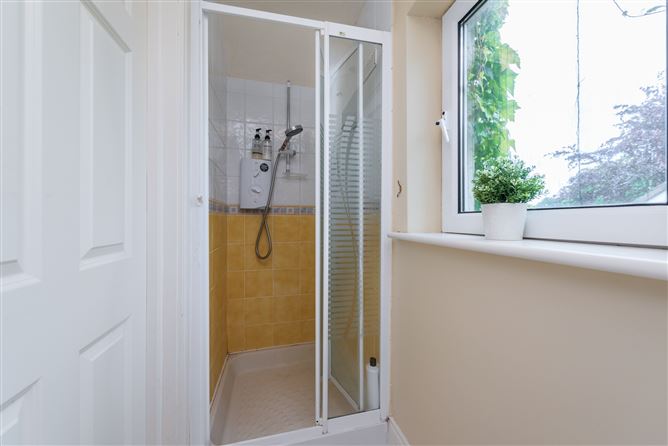 https://photos-a.propertyimages.ie/media/6/9/0/4954096/4422e14f-024f-40b0-82a4-2048f2957a9b_l.jpg