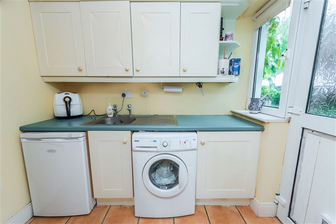 https://photos-a.propertyimages.ie/media/6/9/0/4954096/4422e14f-024f-40b0-82a4-2048f2957a9b_l.jpg
