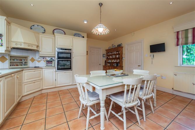 https://photos-a.propertyimages.ie/media/6/9/0/4954096/4422e14f-024f-40b0-82a4-2048f2957a9b_l.jpg