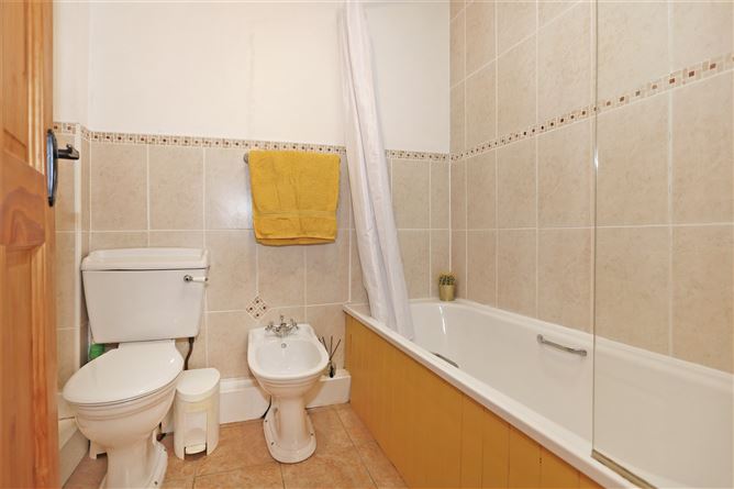 17 Tullyvarraga Crescent, Shannon, Co. Clare