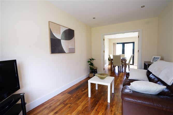 https://photos-a.propertyimages.ie/media/6/9/1/5001196/9f699a28-49d4-423c-97d0-b65107f1e212_l.jpg