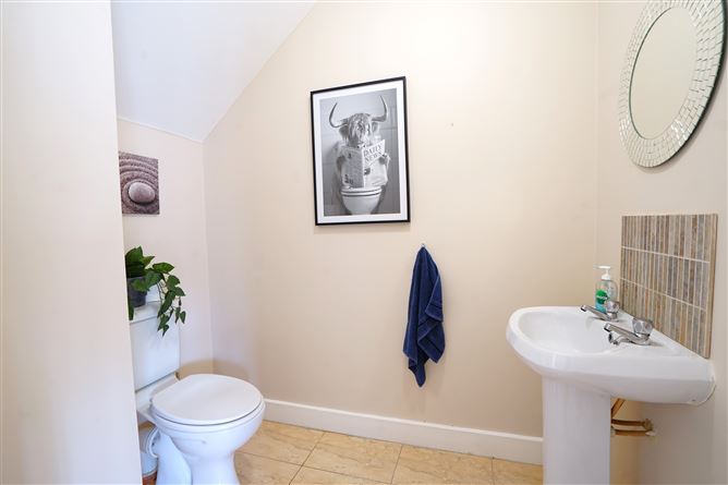https://photos-a.propertyimages.ie/media/6/9/1/5001196/9f699a28-49d4-423c-97d0-b65107f1e212_l.jpg