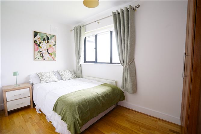 https://photos-a.propertyimages.ie/media/6/9/1/5001196/9f699a28-49d4-423c-97d0-b65107f1e212_l.jpg