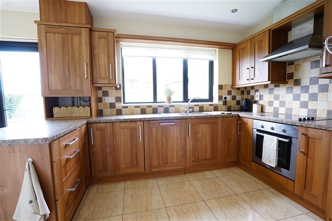 https://photos-a.propertyimages.ie/media/6/9/1/5001196/9f699a28-49d4-423c-97d0-b65107f1e212_l.jpg