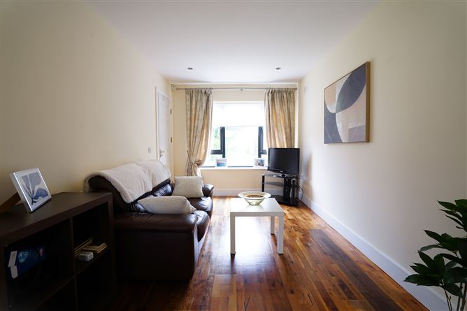 https://photos-a.propertyimages.ie/media/6/9/1/5001196/9f699a28-49d4-423c-97d0-b65107f1e212_l.jpg