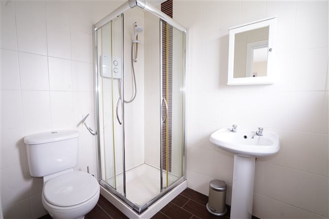 https://photos-a.propertyimages.ie/media/6/9/1/5001196/9f699a28-49d4-423c-97d0-b65107f1e212_l.jpg