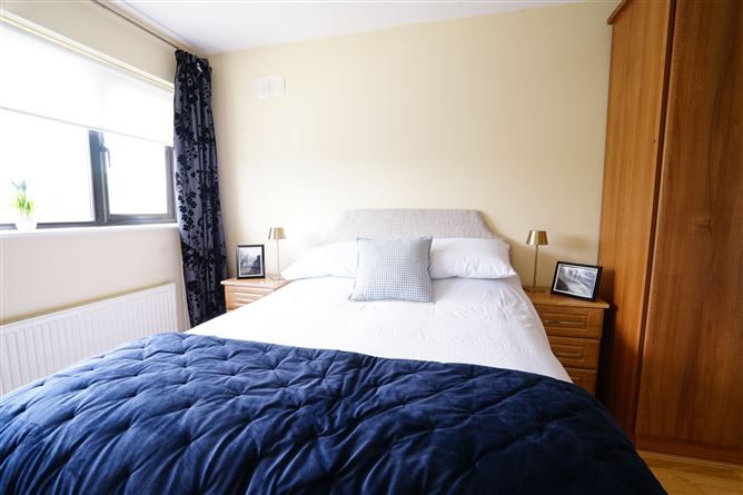 https://photos-a.propertyimages.ie/media/6/9/1/5001196/9f699a28-49d4-423c-97d0-b65107f1e212_l.jpg