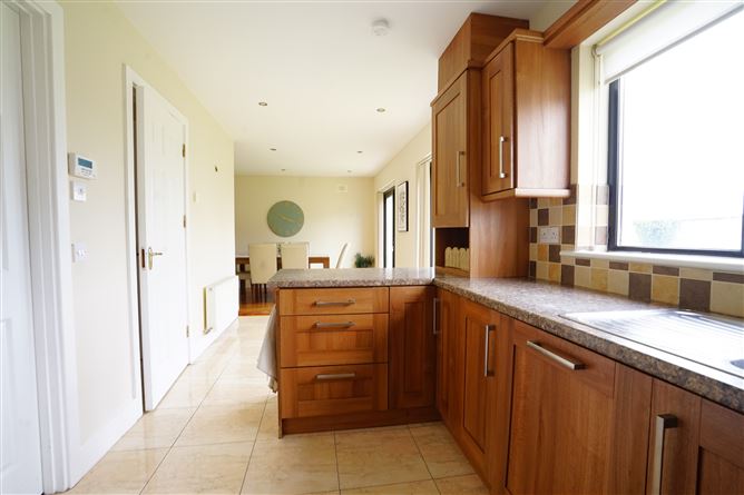 https://photos-a.propertyimages.ie/media/6/9/1/5001196/9f699a28-49d4-423c-97d0-b65107f1e212_l.jpg