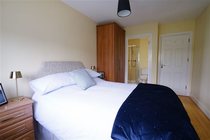 https://photos-a.propertyimages.ie/media/6/9/1/5001196/9f699a28-49d4-423c-97d0-b65107f1e212_l.jpg