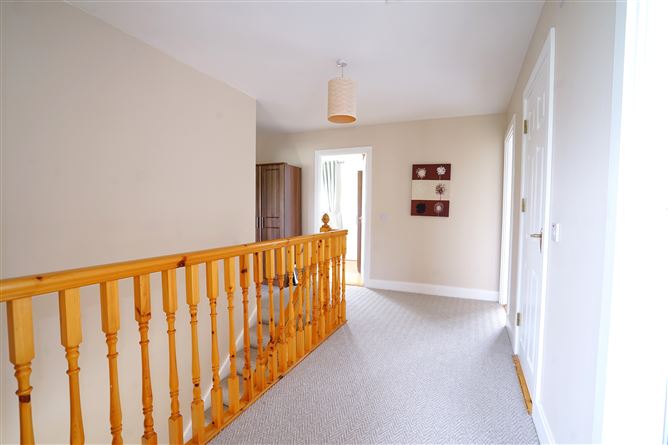 https://photos-a.propertyimages.ie/media/6/9/1/5001196/9f699a28-49d4-423c-97d0-b65107f1e212_l.jpg