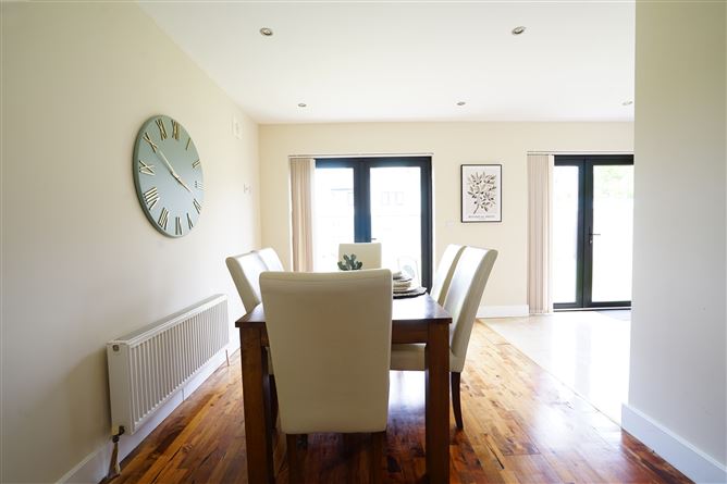 https://photos-a.propertyimages.ie/media/6/9/1/5001196/9f699a28-49d4-423c-97d0-b65107f1e212_l.jpg