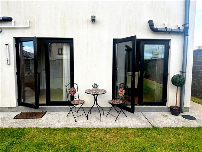 https://photos-a.propertyimages.ie/media/6/9/1/5001196/9f699a28-49d4-423c-97d0-b65107f1e212_l.jpg