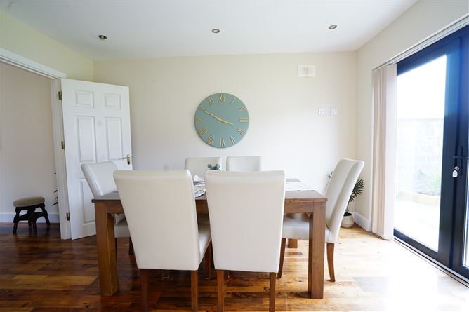 https://photos-a.propertyimages.ie/media/6/9/1/5001196/9f699a28-49d4-423c-97d0-b65107f1e212_l.jpg