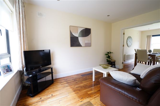 https://photos-a.propertyimages.ie/media/6/9/1/5001196/9f699a28-49d4-423c-97d0-b65107f1e212_l.jpg