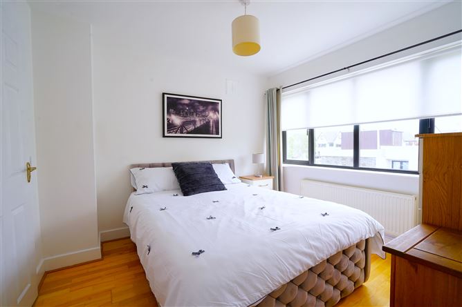 https://photos-a.propertyimages.ie/media/6/9/1/5001196/9f699a28-49d4-423c-97d0-b65107f1e212_l.jpg