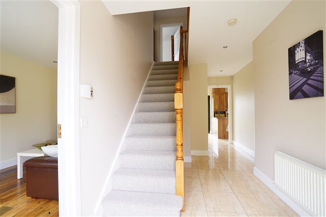 https://photos-a.propertyimages.ie/media/6/9/1/5001196/9f699a28-49d4-423c-97d0-b65107f1e212_l.jpg