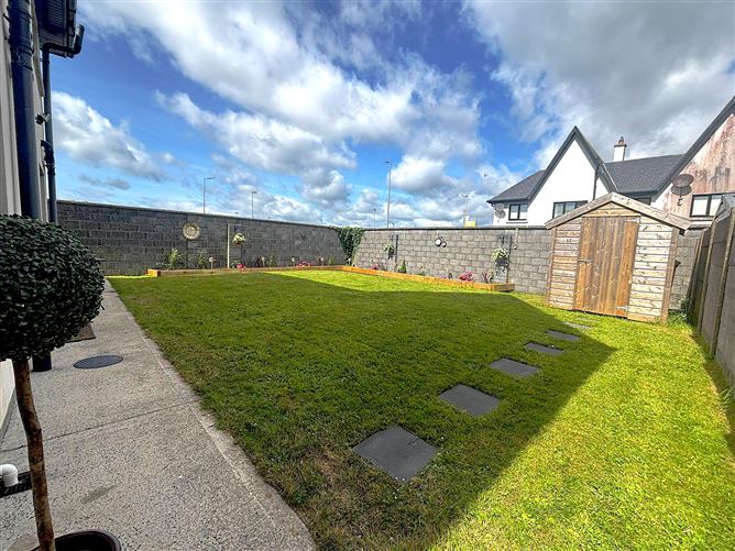 https://photos-a.propertyimages.ie/media/6/9/1/5001196/9f699a28-49d4-423c-97d0-b65107f1e212_l.jpg