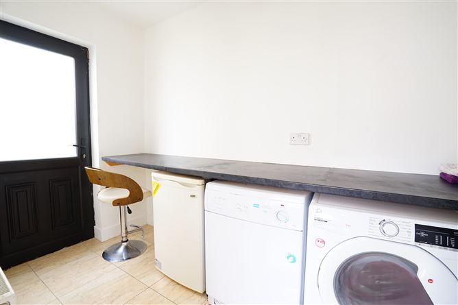 https://photos-a.propertyimages.ie/media/6/9/1/5001196/9f699a28-49d4-423c-97d0-b65107f1e212_l.jpg