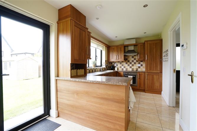 https://photos-a.propertyimages.ie/media/6/9/1/5001196/9f699a28-49d4-423c-97d0-b65107f1e212_l.jpg