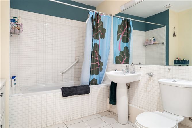 9 Crostick Court, Meath Street, Dublin 8