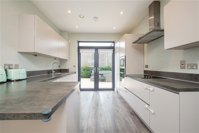 2 The Crescent, Scholarstown Wood, Rathfarnham, Dublin 16