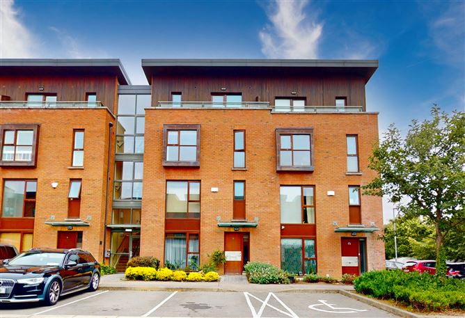 15 Castlegate Dene, Adamstown Castle, Lucan, Co. Dublin
