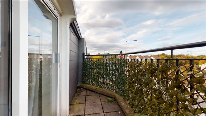 44 Castle Lawns, Kilgobbin Woods, Sandyford, Dublin 18