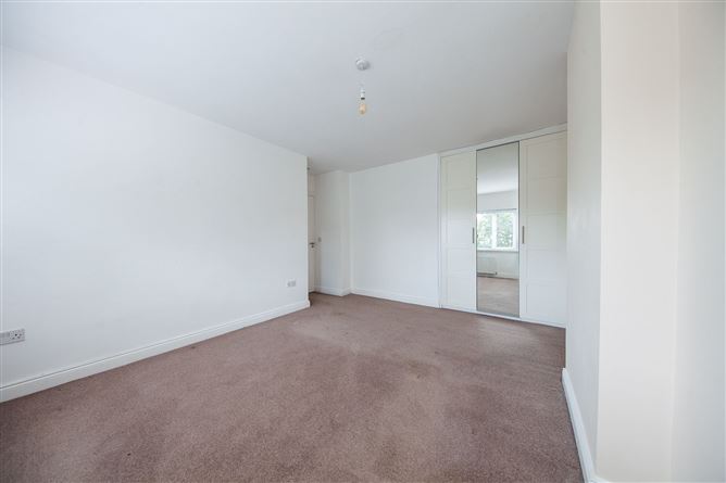Photo 20 of 27 — 21 Inis Fáil, Old Bawn, Tallaght, Dublin