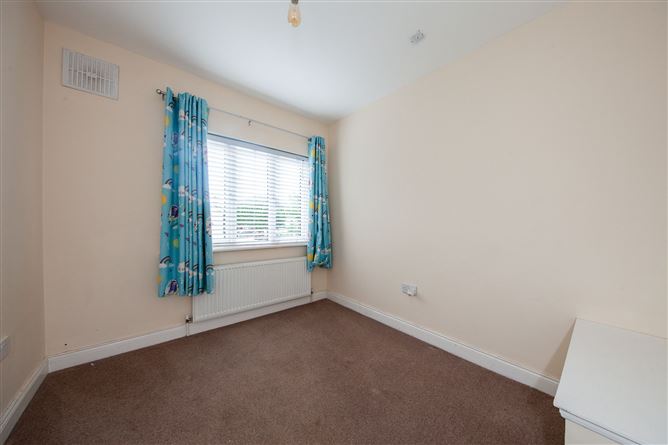 Photo 22 of 27 — 21 Inis Fáil, Old Bawn, Tallaght, Dublin