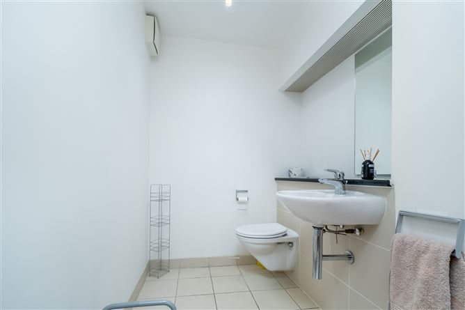 57 Kirk Patrick House, Spencer Dock, IFSC, Dublin 1