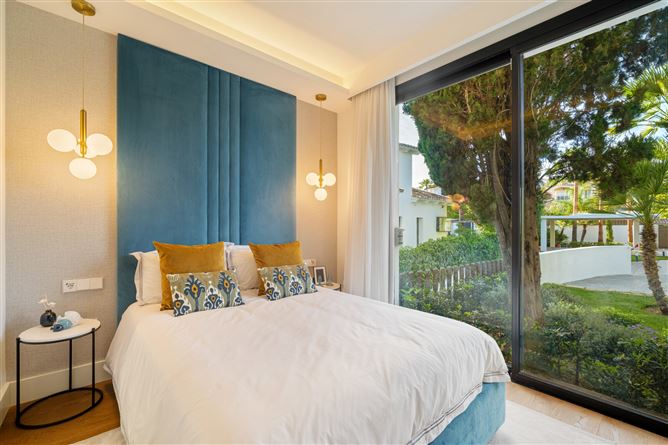 Spain, Marbella, Nueva Andalucia - COSTA-01045P