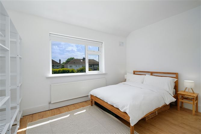 https://photos-a.propertyimages.ie/media/6/9/5/4931596/990ee8dd-6fc2-405f-beb8-19717263b0fe_l.jpg