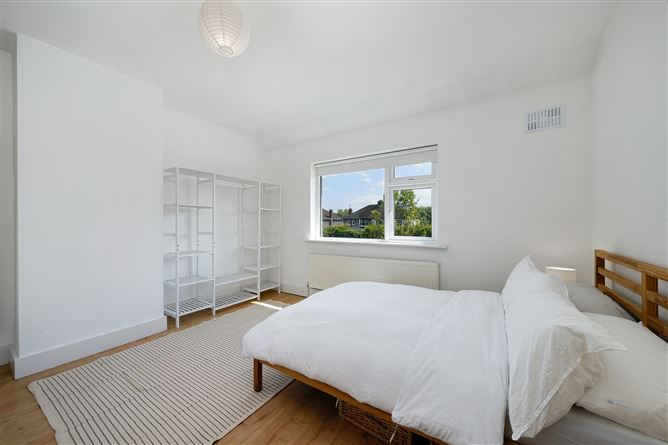https://photos-a.propertyimages.ie/media/6/9/5/4931596/990ee8dd-6fc2-405f-beb8-19717263b0fe_l.jpg