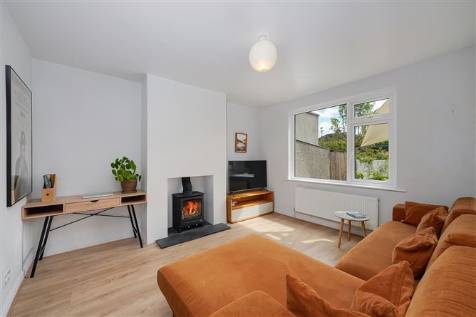 https://photos-a.propertyimages.ie/media/6/9/5/4931596/990ee8dd-6fc2-405f-beb8-19717263b0fe_l.jpg