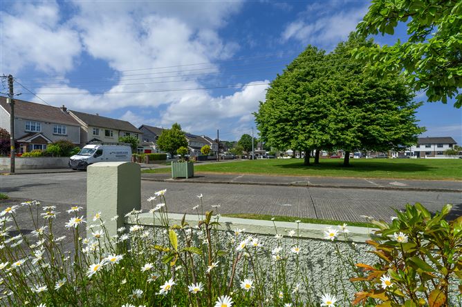https://photos-a.propertyimages.ie/media/6/9/5/4931596/990ee8dd-6fc2-405f-beb8-19717263b0fe_l.jpg