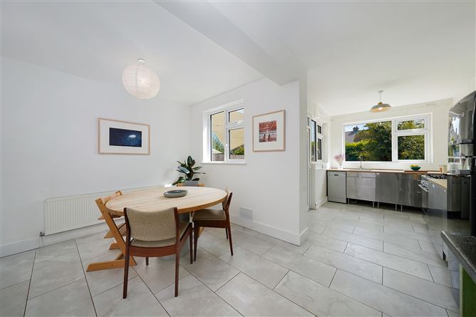 https://photos-a.propertyimages.ie/media/6/9/5/4931596/990ee8dd-6fc2-405f-beb8-19717263b0fe_l.jpg