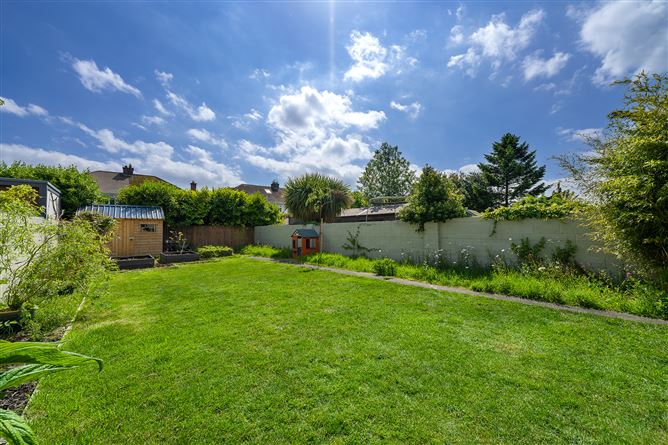 https://photos-a.propertyimages.ie/media/6/9/5/4931596/990ee8dd-6fc2-405f-beb8-19717263b0fe_l.jpg