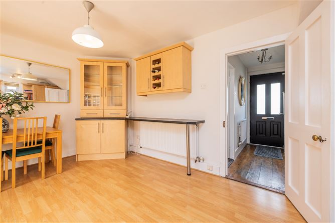 https://photos-a.propertyimages.ie/media/6/9/6/5003696/35dae8d3-c7c2-45ba-ba7b-23d7154cd861_l.jpg