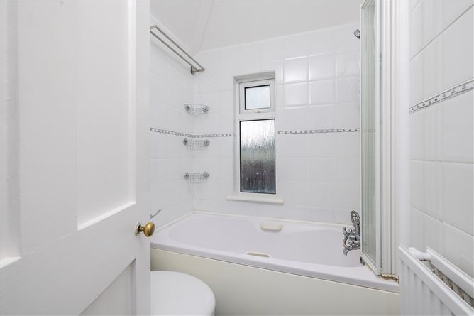 https://photos-a.propertyimages.ie/media/6/9/6/5003696/35dae8d3-c7c2-45ba-ba7b-23d7154cd861_l.jpg
