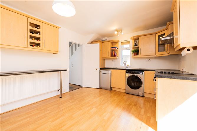 https://photos-a.propertyimages.ie/media/6/9/6/5003696/35dae8d3-c7c2-45ba-ba7b-23d7154cd861_l.jpg