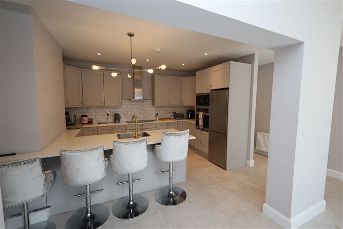 Photo 5 of 17 — 24 Summerstown Grove, Glasheen, Cork