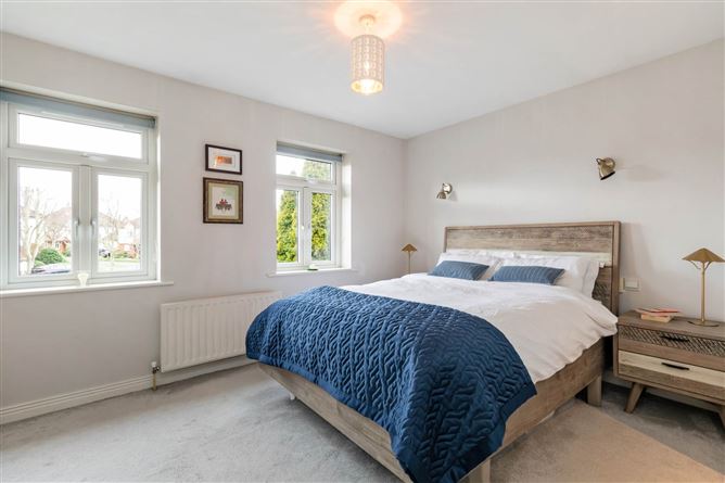 8 Hampton Crescent, Saint Helen`s Wood, Blackrock, County Dublin