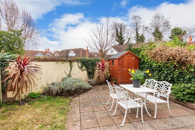 8 Hampton Crescent, Saint Helen`s Wood, Blackrock, County Dublin