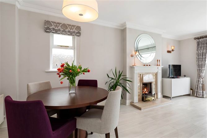 8 Hampton Crescent, Saint Helen`s Wood, Blackrock, County Dublin