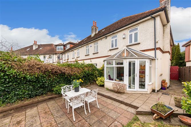 8 Hampton Crescent, Saint Helen`s Wood, Blackrock, County Dublin