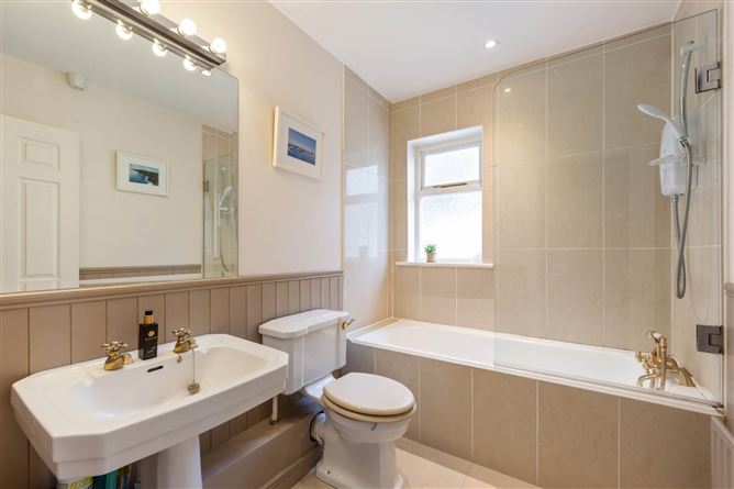 8 Hampton Crescent, Saint Helen`s Wood, Blackrock, County Dublin